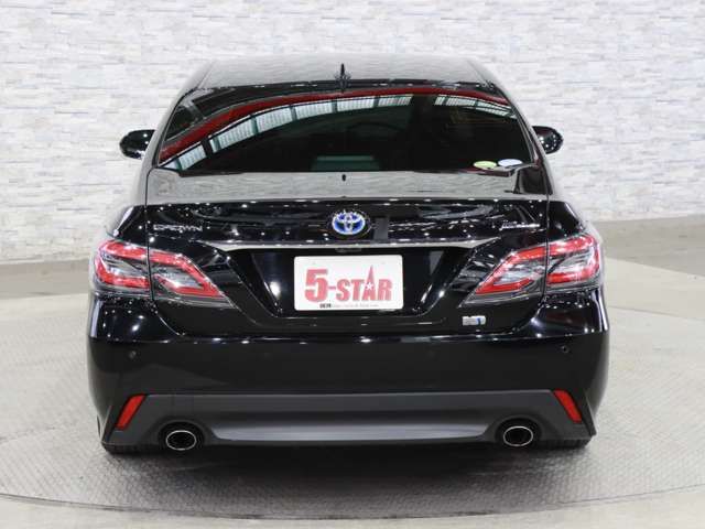 CROWN sedan hybrid