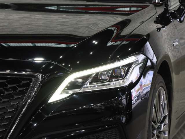 CROWN sedan hybrid