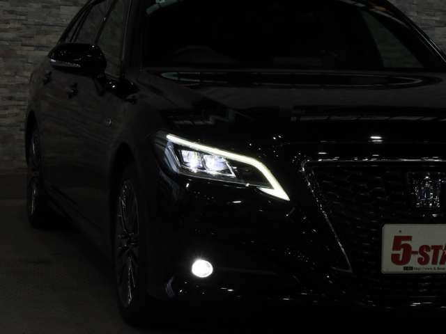 CROWN sedan hybrid