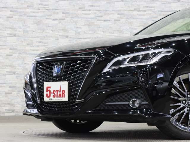 CROWN sedan hybrid