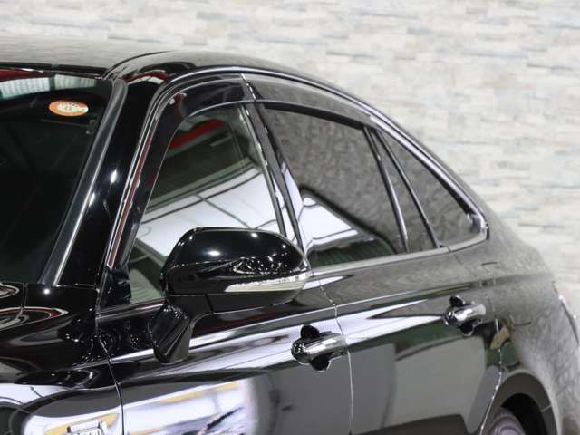 CROWN sedan hybrid