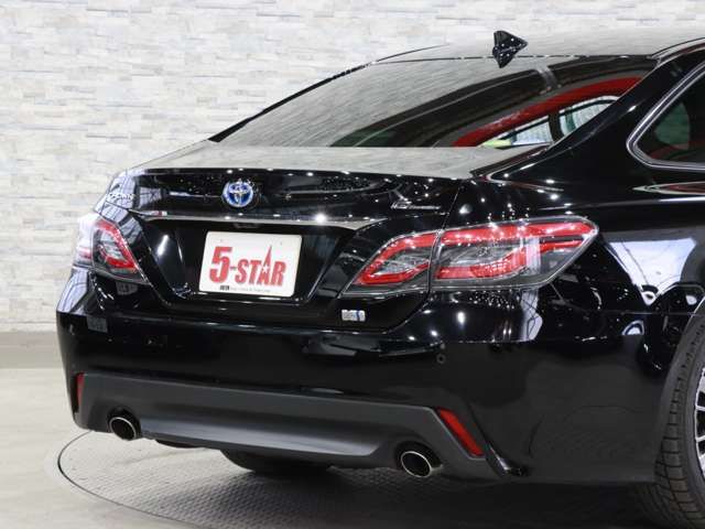 CROWN sedan hybrid