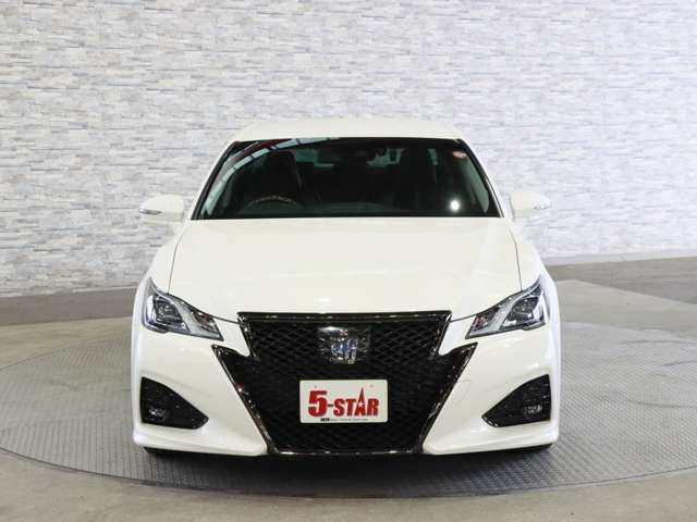 CROWN sedan hybrid