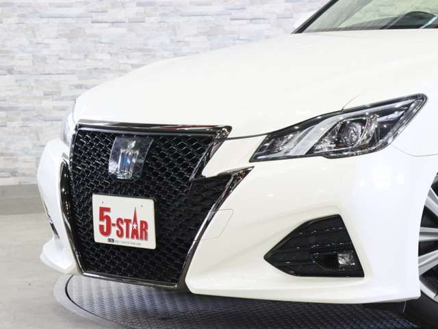 CROWN sedan hybrid