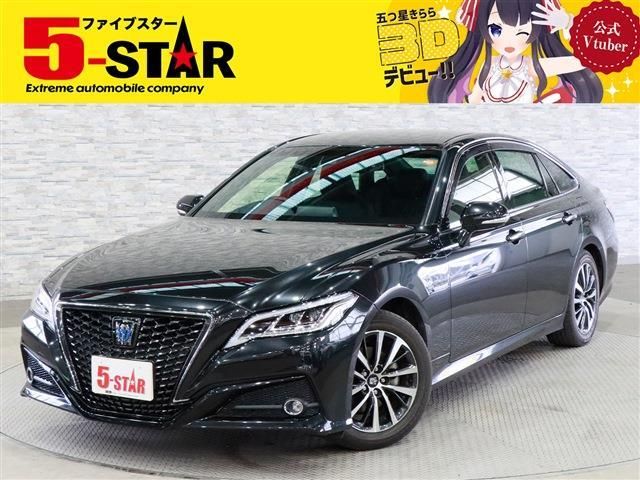 CROWN sedan hybrid
