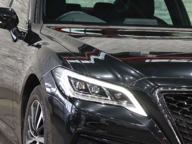CROWN sedan hybrid