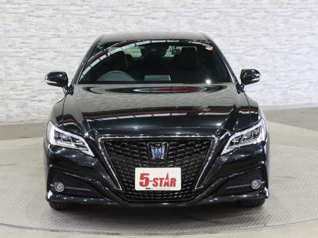 CROWN sedan hybrid