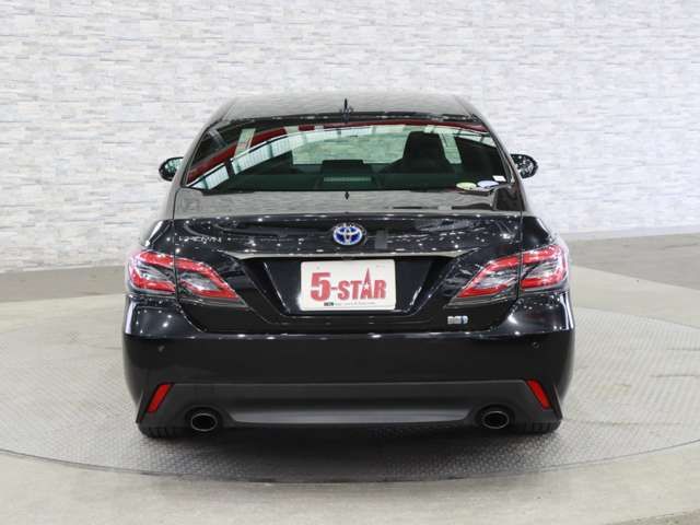 CROWN sedan hybrid