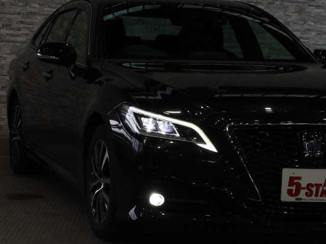 CROWN sedan hybrid