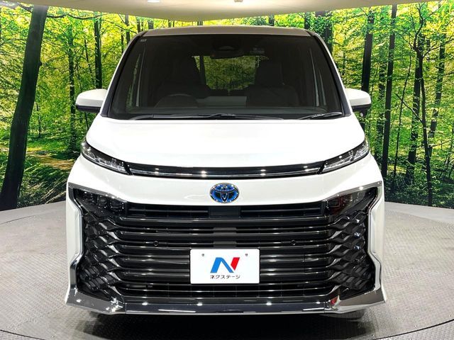 VOXY HYBRID