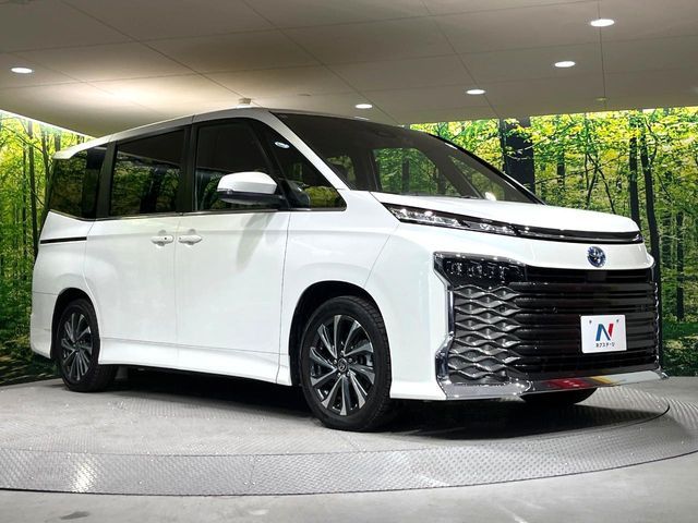 VOXY HYBRID