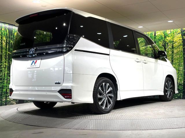 VOXY HYBRID