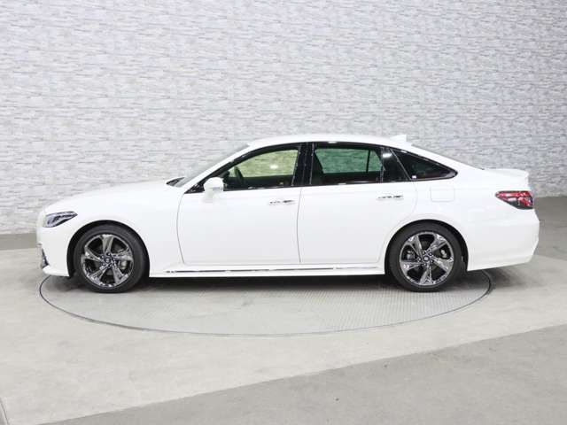 CROWN sedan
