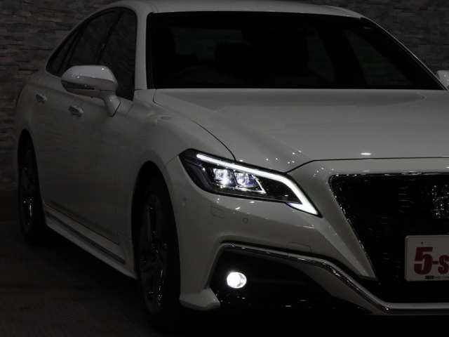 CROWN sedan
