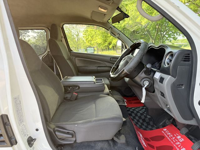 NV350 CARAVAN 4WD