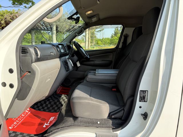 NV350 CARAVAN 4WD