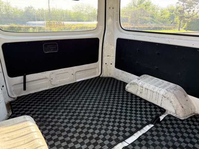 NV350 CARAVAN 4WD