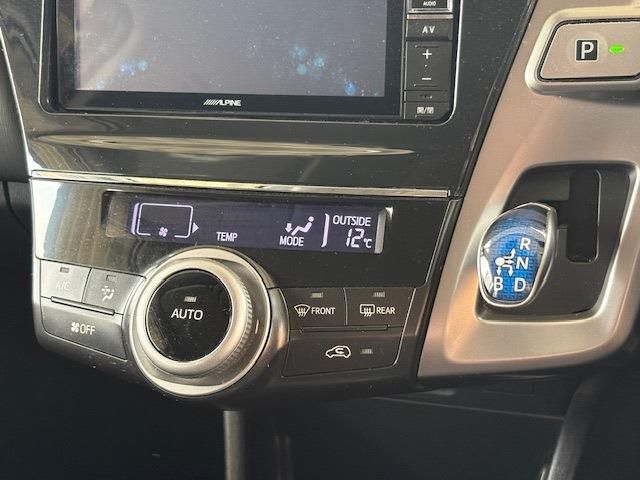PRIUS Alpha