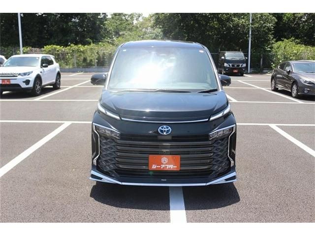 VOXY HYBRID 4WD