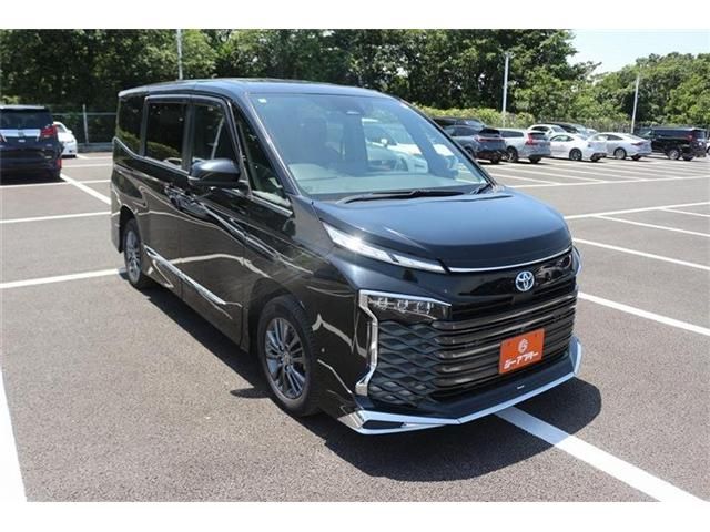 VOXY HYBRID 4WD