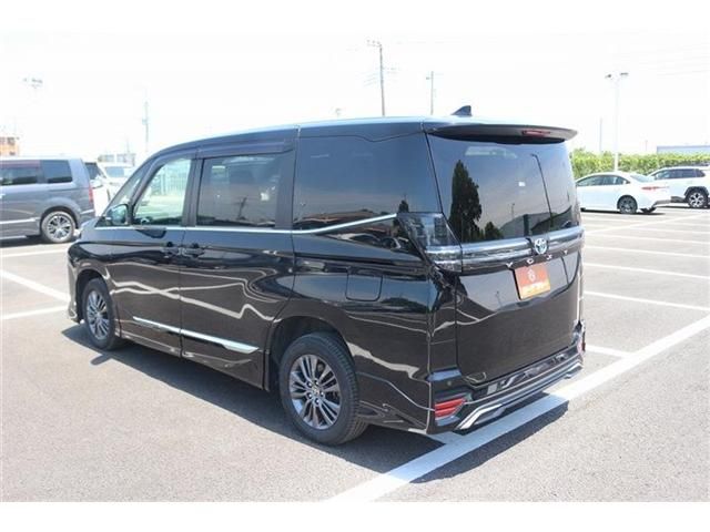 VOXY HYBRID 4WD