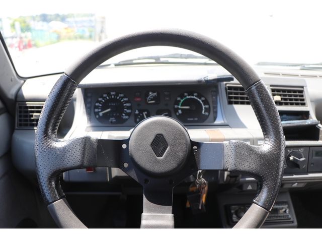 RENAULT CINQ(5)