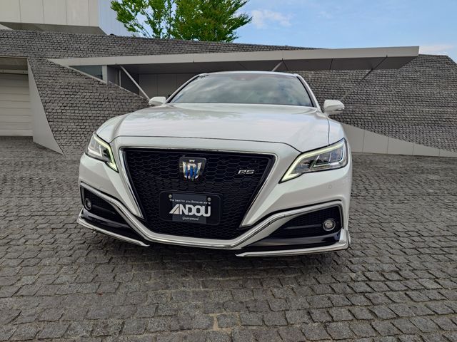 CROWN sedan hybrid