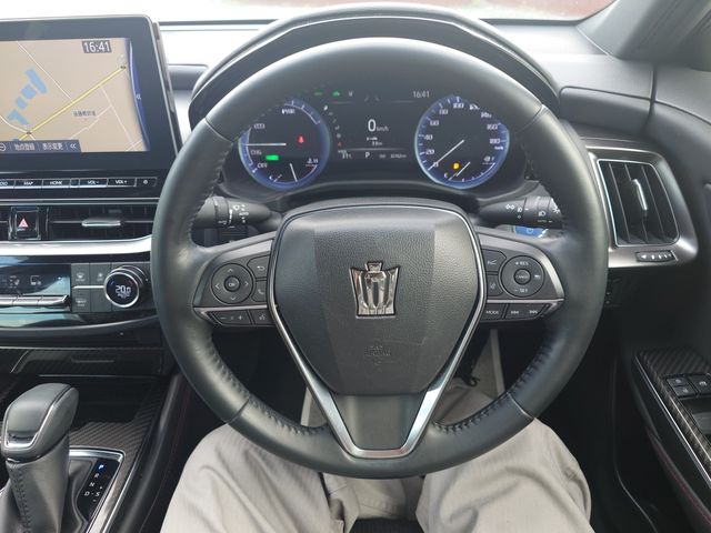 CROWN sedan hybrid