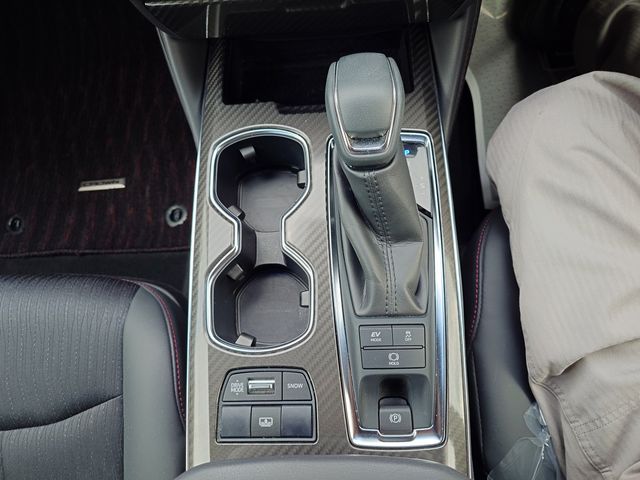 CROWN sedan hybrid