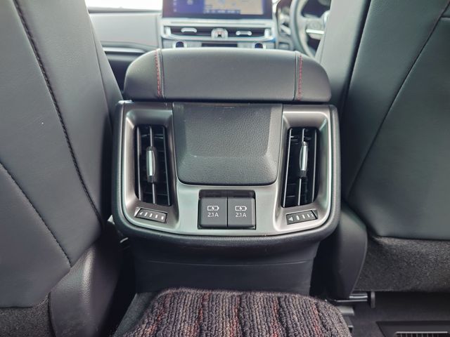 CROWN sedan hybrid