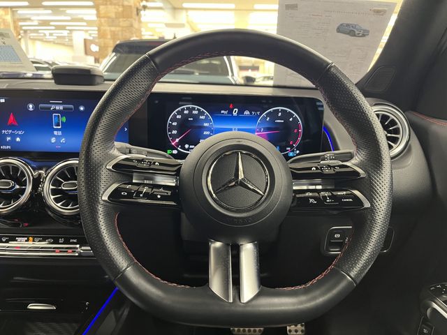 MERCEDES BENZ GLB