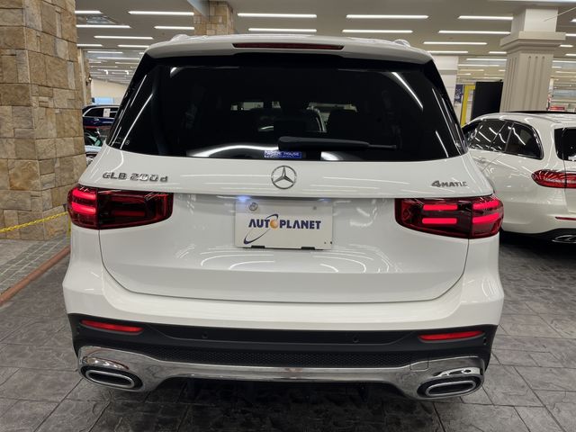 MERCEDES BENZ GLB