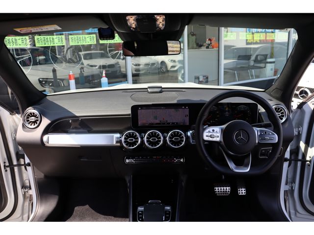 MERCEDES BENZ GLB