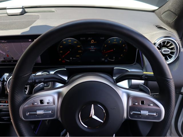 MERCEDES BENZ GLB