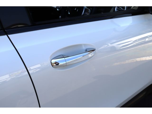 MERCEDES BENZ GLB