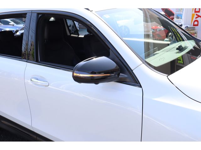 MERCEDES BENZ GLB