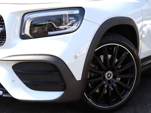 MERCEDES BENZ GLB