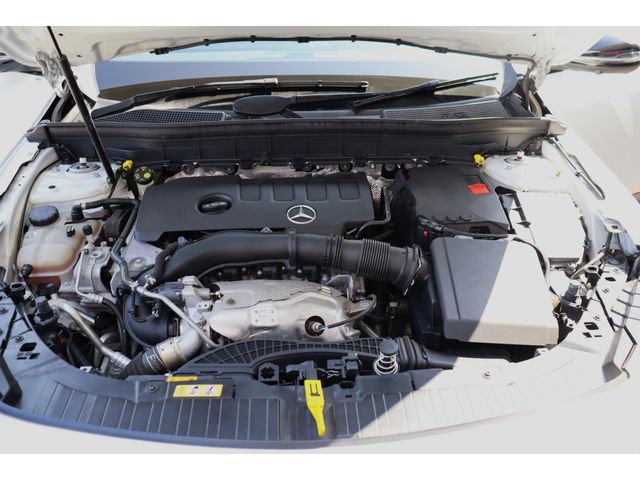 MERCEDES BENZ GLB