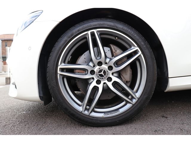 MERCEDES BENZ E class sedan