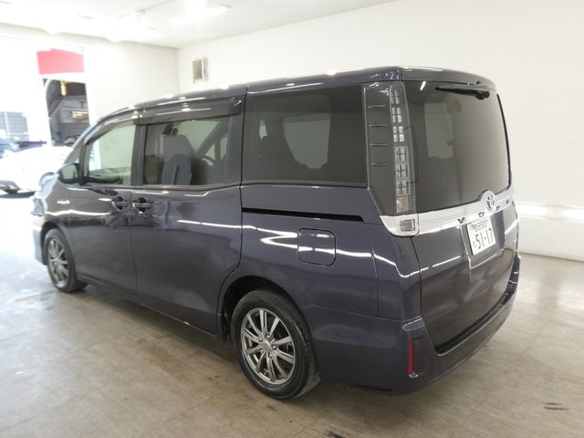 VOXY HYBRID