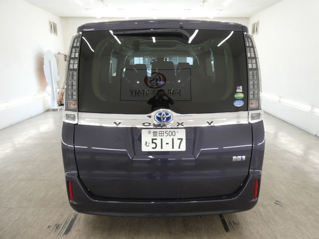 VOXY HYBRID