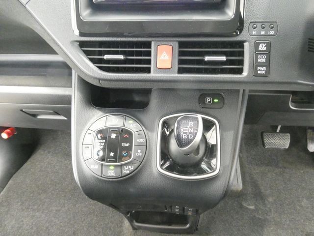 VOXY HYBRID