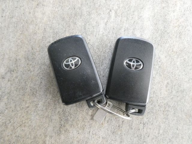 VOXY HYBRID