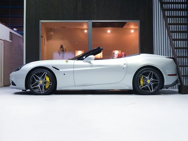 FERRARI California T