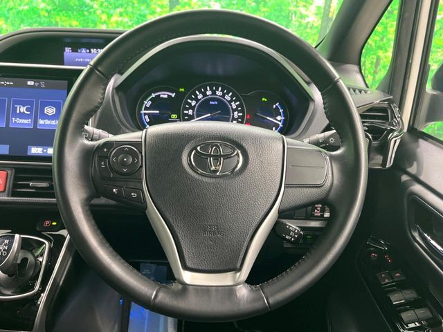 VOXY HYBRID