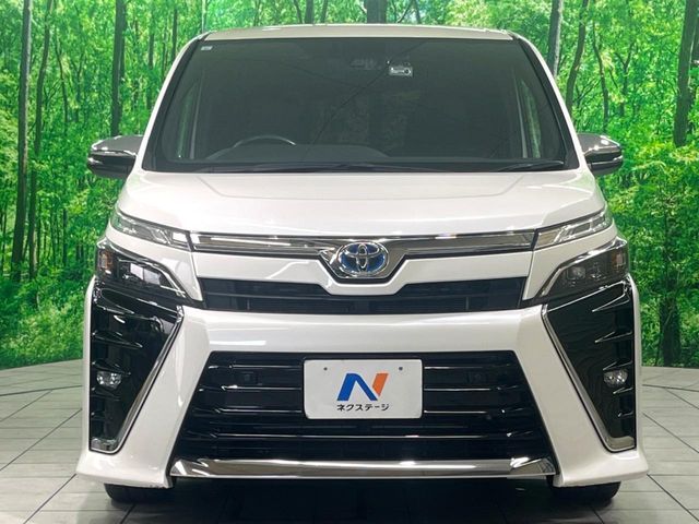 VOXY HYBRID