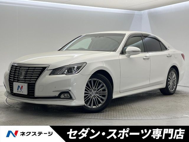 CROWN sedan
