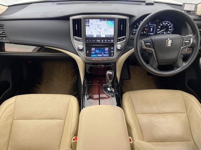 CROWN sedan