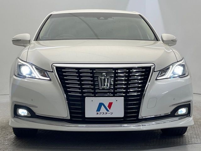 CROWN sedan