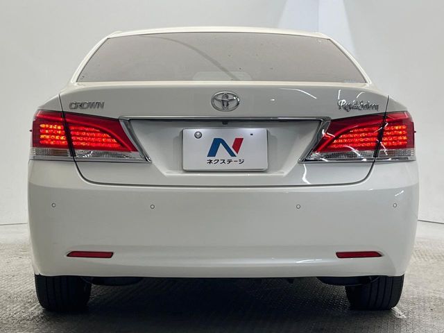 CROWN sedan